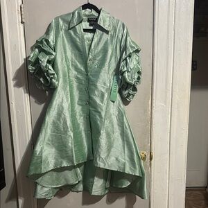 Elegant Green Dress with Ruffled Sleeves
